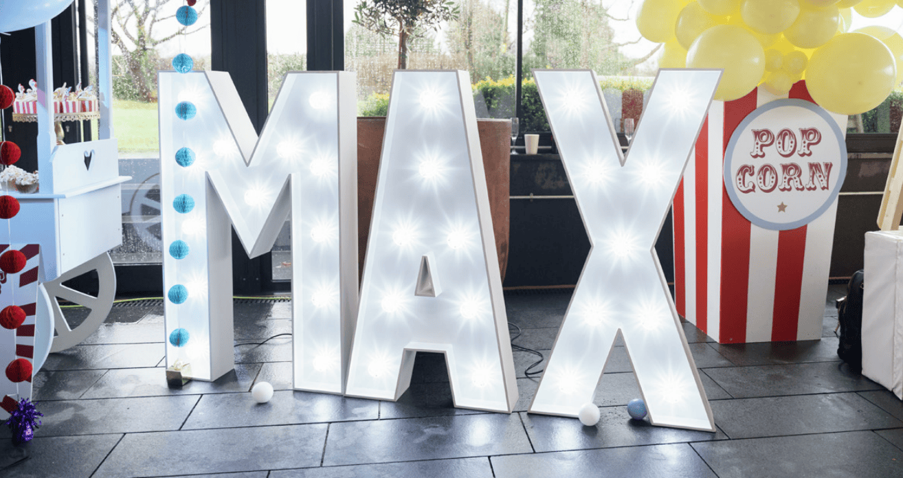 Max name lightbox