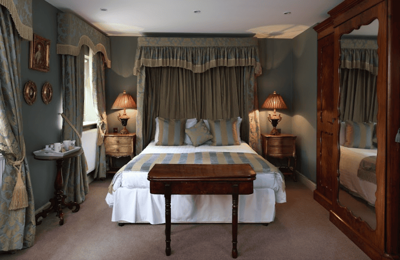 ye olde bell hotel